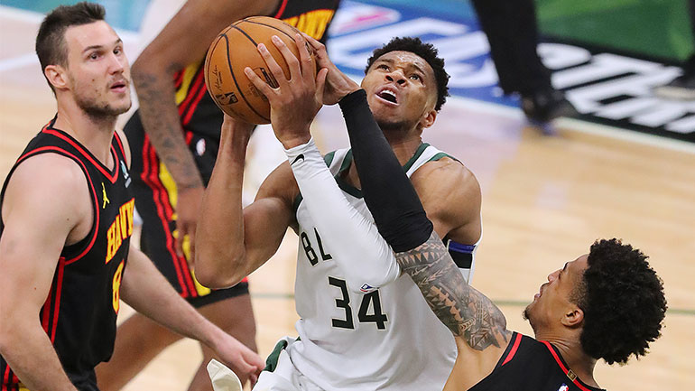 NBA: Οι Milwaukee Bucks ισοπέδωσαν τους Atlanta Hawks με 125-91