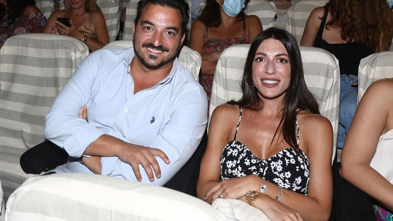 Φλορίντα Πετρουτσέλι & Άρης Γούτος: Θεατρική βραδιά για το ερωτευμένο ζευγάρι Φλορίντα Πετρουτσέλι & Άρης Γούτος: Θεατρική βραδιά για το ερωτευμένο ζευγάρι