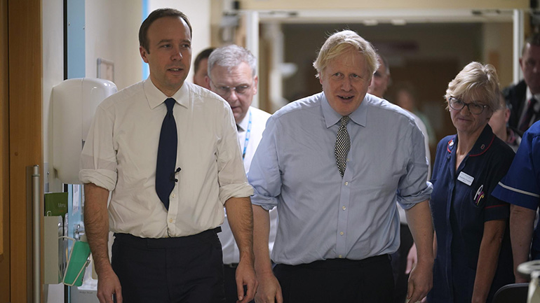 Βρετανία: Κλιμακώνεται η πίεση προς τον Τζόνσον προκειμένου να αποπέμψει τον υπ. Υγείας