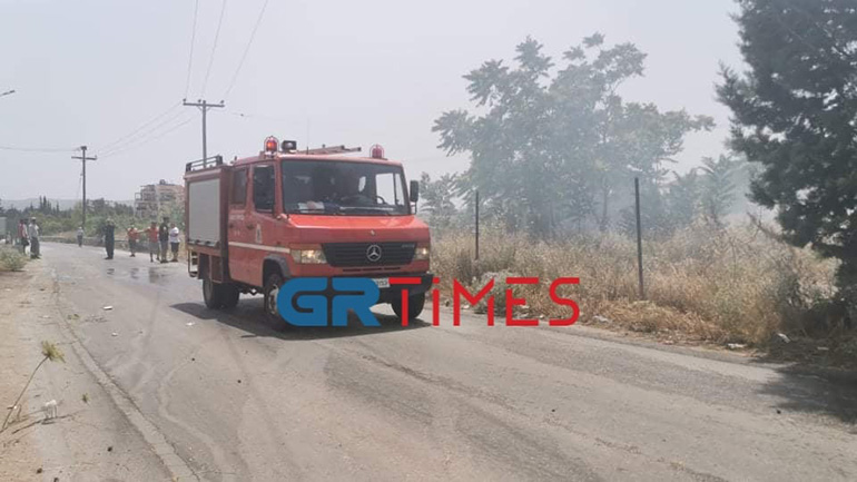 Θεσσαλονίκη: Έσβησε η φωτιά σε ξερά χόρτα κοντά στο αμαξοστάσιο του ΟΑΣΘ