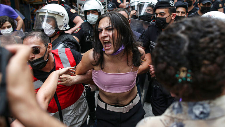 Κωνσταντινούπολη: Δακρυγόνα και συλλήψεις στην πορεία Pride