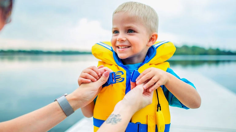 Τι σωσίβιο να επιλέξετε για το παιδί σας ανάλογα με την ηλικία του