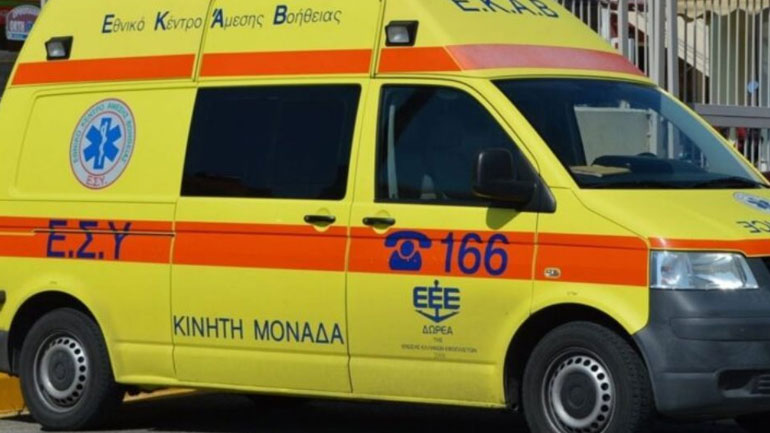 Σπάτα: Απεγκλωβισμός δύο ατόμων έπειτα από τροχαίο – Ένας νεκρός και ένας τραυματίας