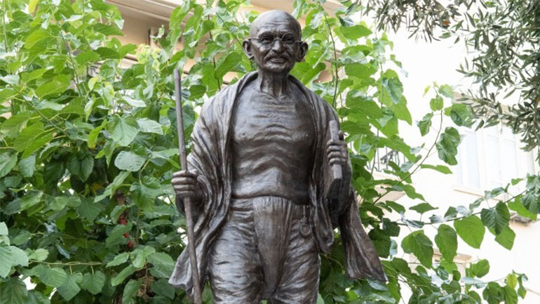 Αποκαλυπτήρια ανδριάντα του Μαχάτμα Γκάντι στην Αθήνα
