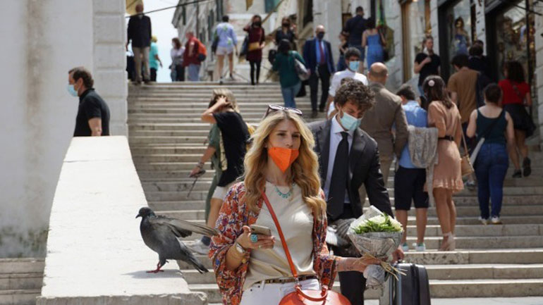 «Λευκή ζώνη» από τη Δευτέρα η Ιταλία: Τέλος οι μάσκες σε εξωτερικούς χώρους