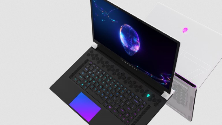 Το σκούρο εσωτερικό, που διαδέχεται το προηγούμενο ανοιχτόχρωμο, μειώνει τις αντανακλάσεις από την οθόνη και αποδίδει gaming χωρίς περισπασμούς.