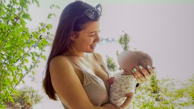 Στους γονείς της Καρολάιν η Λυδία