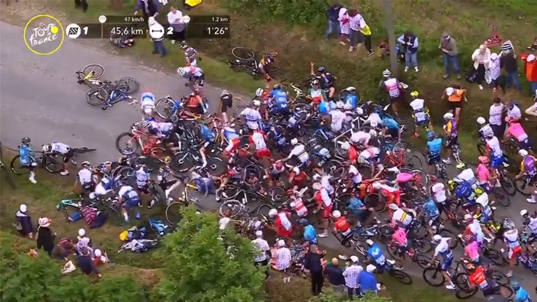 Πτώση 50 αναβατών στον Γύρο Γαλλίας 2021