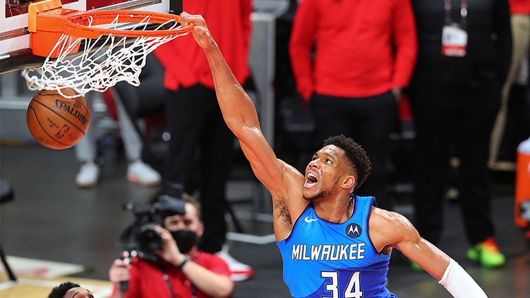 NBA: Οι Μπακς ανέκτησαν το πλεονέκτημα έδρας, νίκησαν 113-102 τους Χοκς