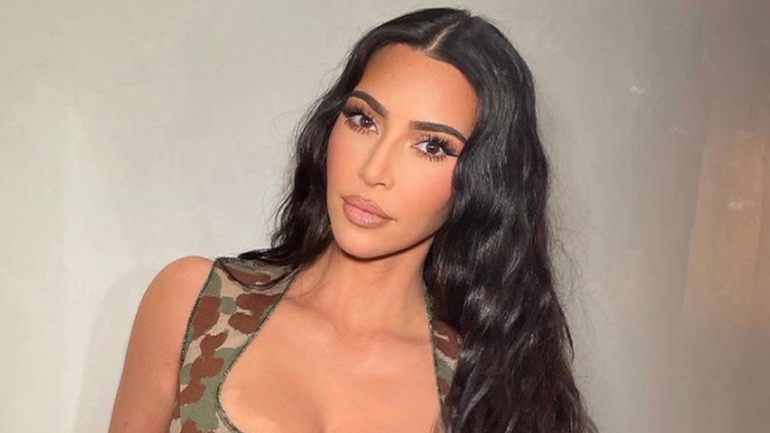 Kim Kardashian: Σχεδόν αγνώριστη στο promo της νέας της συλλογής ρούχων