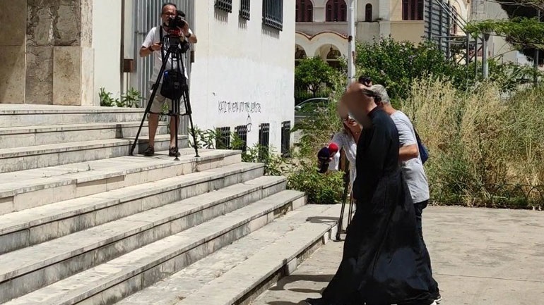 Αγρίνιο: Υπέρ του ιερέα κατέθεσε η μητέρα των κοριτσιών που τον κατηγορούν για βιασμό