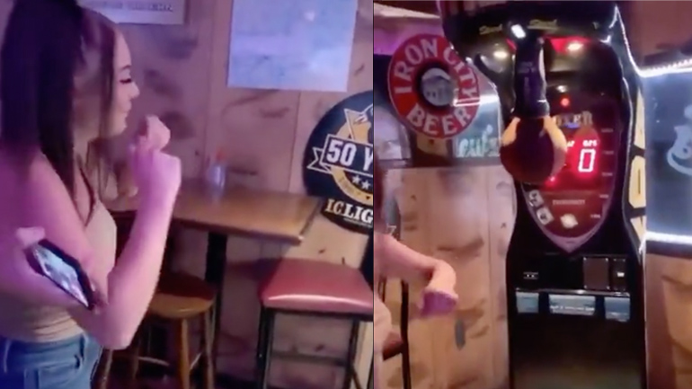 Γυναίκα παίζει το παιχνίδι της γροθιάς