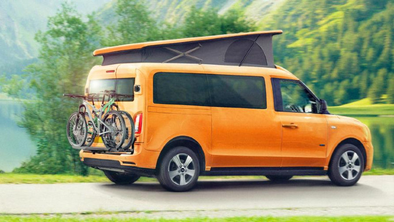 Σε πολλά χρώματα και πλούσιο εξοπλισμό βγαίνει το ταξί της LEVC.