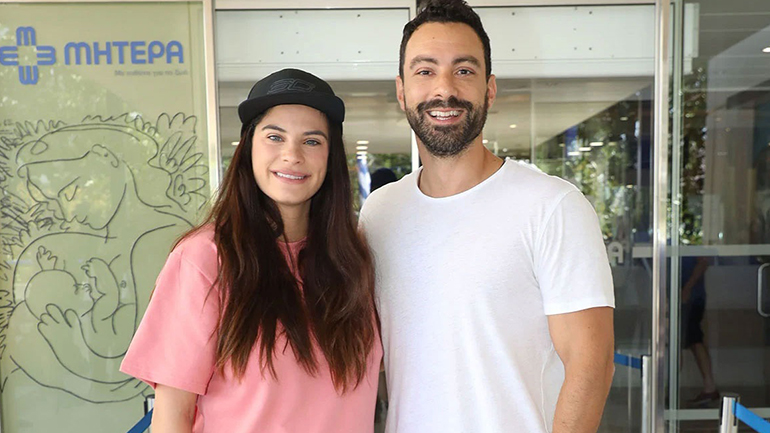 Χριστίνα Μπόμπα: Η νέα φωτογραφία με τα δίδυμα στο σπίτι