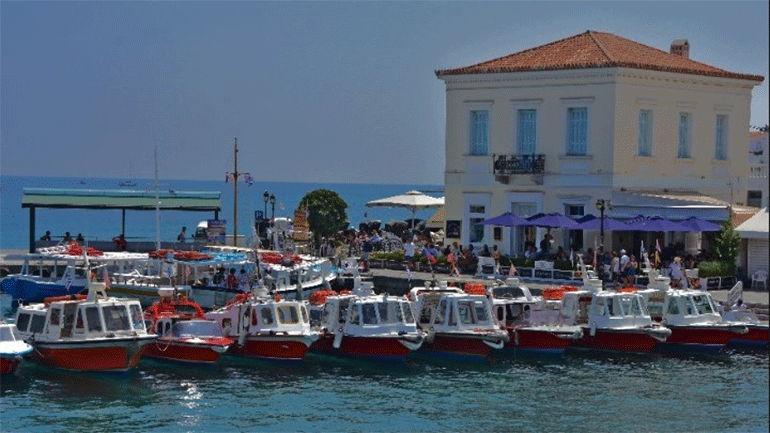 «Knives Out 2» – Πρώτη σκηνή στις Σπέτσες με την Κέιτ Χάντσον και τον Ντάνιελ Κρεγκ