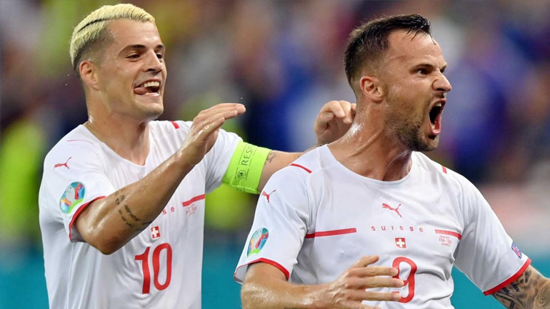 Οι ποδοσφαιριστές και των δύο ομάδων περίμεναν τη λύτρωση…