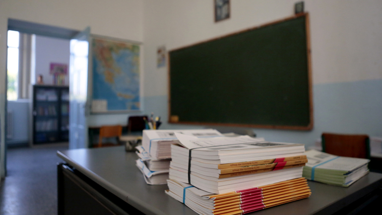 Mεταρρύθμιση στα σχολεία με εκκλησιαστική εκπαίδευση, παππάδες με πτυχίο, αξιολόγηση καθηγητών και πολλαπλό βιβλίο