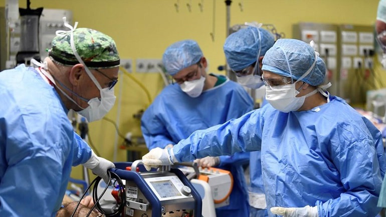 Βραζιλία: Σχεδόν 1.900 θάνατοι από Covid-19 σε 24 ώρες