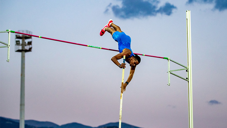 Manolo- Tο mini documentary για τον Εμμανουήλ Καραλή