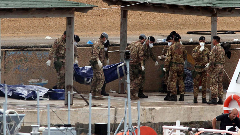 Τουλάχιστον επτά νεκροί και εννέα αγνοούμενοι από ναυάγιο στα ανοιχτά της Λαμπεντούζα