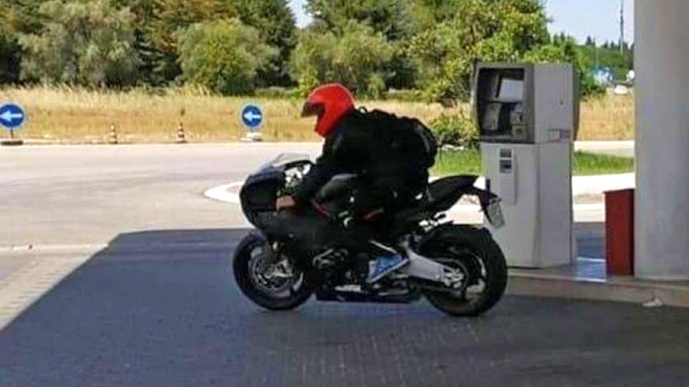 Κατασκοπευτική εικόνα του KB4 στους δρόμους του Rimini.