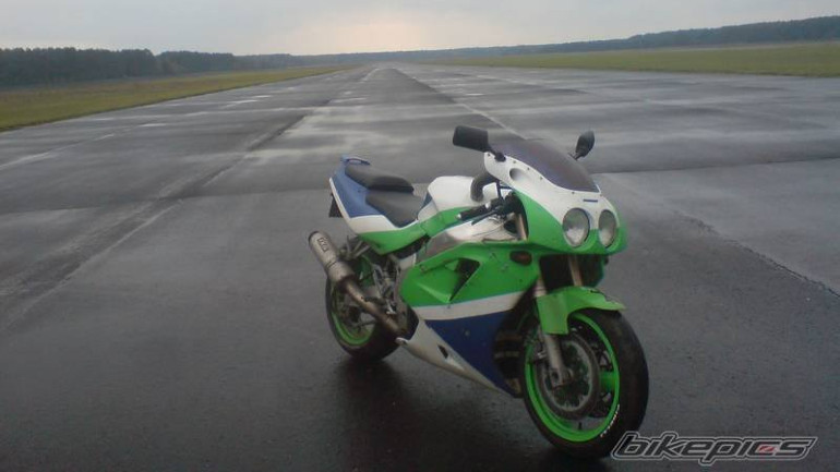 Το αγαπημένο του Kawasaki ZXR750R ήταν σχεδόν 190 ίππους στον τροχό!