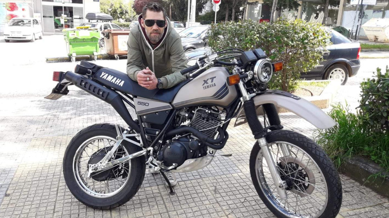 Το αγαπημένο του XT550 βάφτηκε στο χρώμα της ομάδας καταδρομών του Αμερικανικού στρατού.