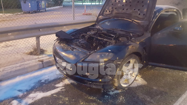 Αυτοκίνητο άρπαξε φωτιά στην εθνική οδό Αθηνών-Λαμίας – Δυσχέρεια στην κίνηση των οχημάτων