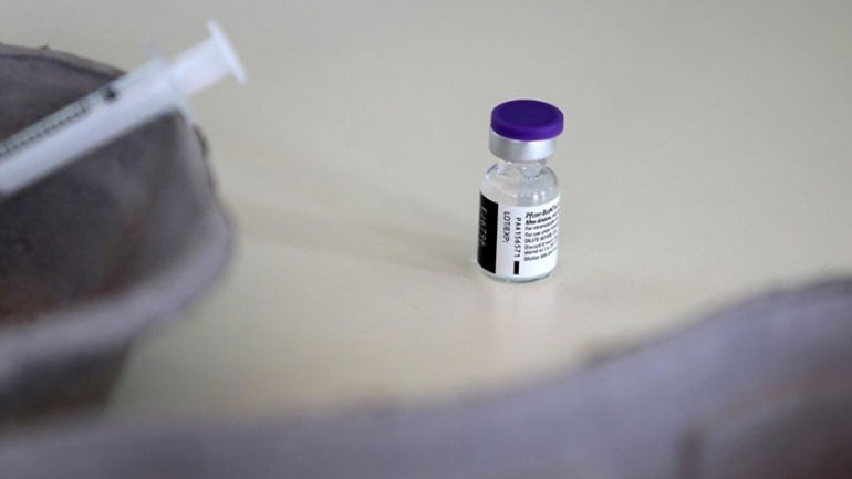 Θεσσαλονίκη: Ηλικιωμένη πήρε ως… ενθύμιο το φιαλίδιο της Pfizer από εμβολιαστικό κέντρο