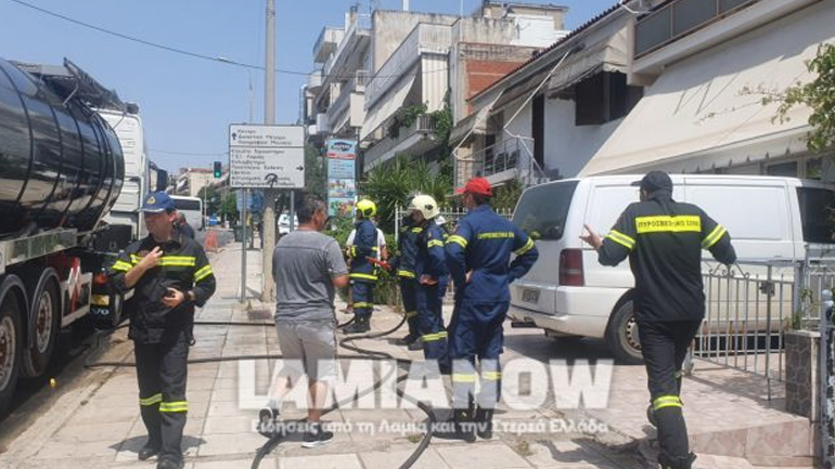 Λαμία: Άρπαξε φωτιά βυτιοφόρο που μετέφερε πίσσα