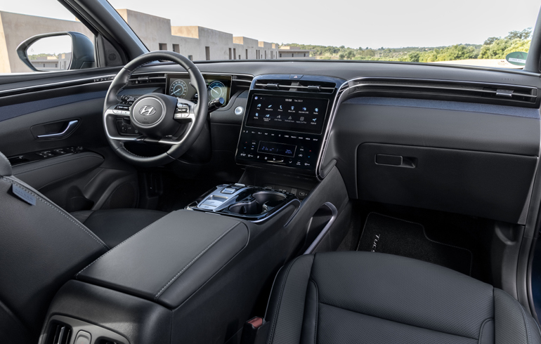 Από τα πιο όμορφα και προσεγμένα εσωτερικά αυτοκινήτων.