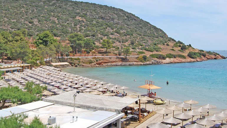 Υπ. Υγείας: Στην παρούσα φάση δεν εξετάζεται σχέδιο εμβολιασμού σε πλαζ