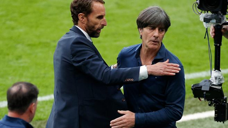 Tα γερμανικά ΜΜΕ για τον αποκλεισμό των «πάντσερ» και το τέλος εποχής του Λεβ