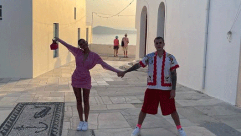 Οι Τζάστιν και Χέιλι Μπίμπερ γοητευμένοι από τα ελληνικά νησιά