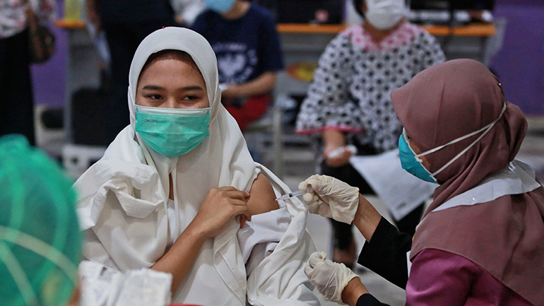Η Ινδονησία ανακοίνωσε την επιβολή έκτακτων μέτρων κατά της Covid-19