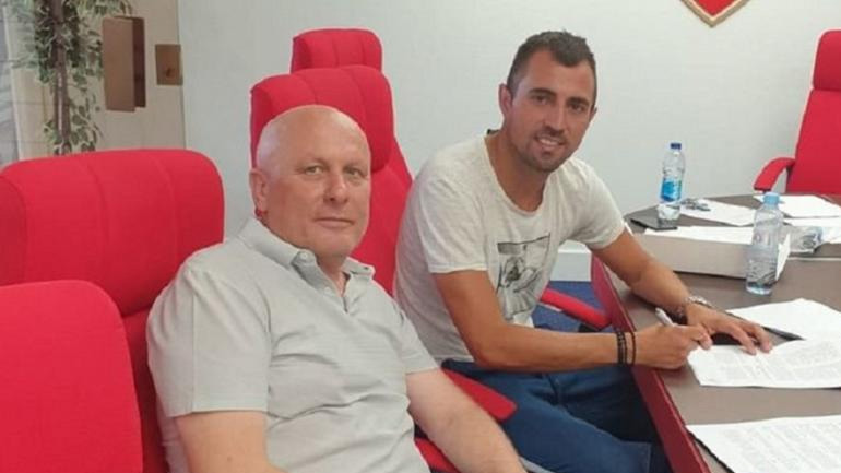 Υπέγραψε στον Ερυθρό Αστέρα ο Κρίστιτσιτς