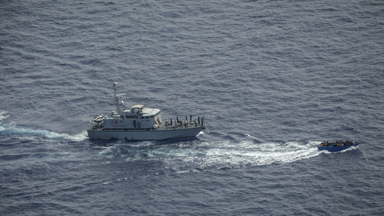 Sea-Watch: Η λιβυκή ακτοφυλακή πυροβόλησε μετανάστες και επιχείρησε να εμβολίσει το σκάφος τους