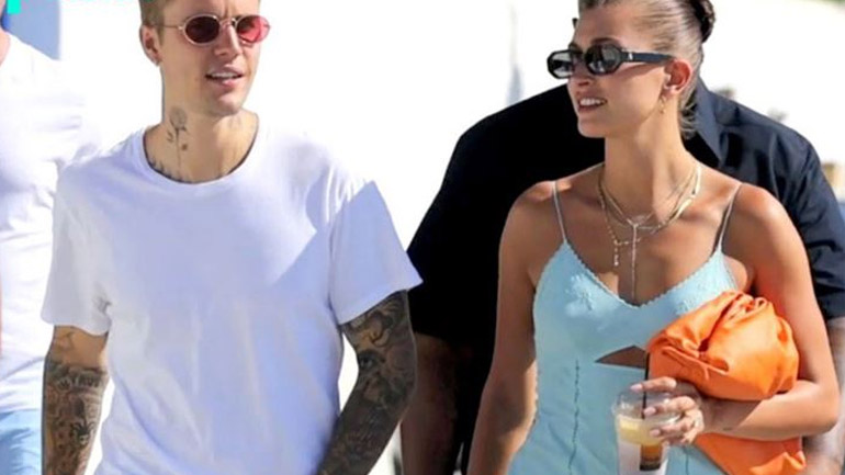 Justin Bieber & Hailey Baldwin: Βόλτα χέρι-χέρι στα σοκάκια της Μυκόνου