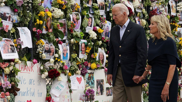Ο Μπάιντεν παρηγόρησε τις οικογένειες των θυμάτων του κτηρίου που κατέρρευσε στη Φλόριντα