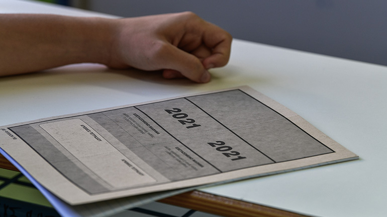 Τα αποτελέσματα των πανελλαδικών εξετάσεων και μέσω γραπτού μηνύματος SMS Τα αποτελέσματα των πανελλαδικών εξετάσεων και μέσω γραπτού μηνύματος SMS