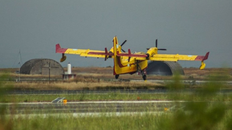 Έφτασαν στην Κύπρο τα δύο Canadair CL-415 από την Ελλάδα