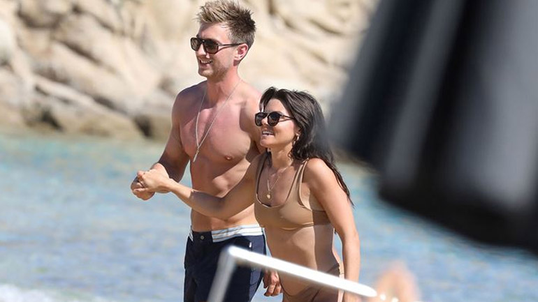 Στη Μύκονο με τον αγαπημένο της η ηθοποιός Faye Brookes