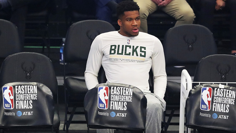 NBA: Απών και από το έκτο παιχνίδι με Χοκς ο Γιάννης Αντετοκούνμπο