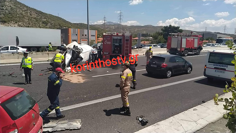 Σοβαρό τροχαίο με δύο εγκλωβισμένους κοντά στα διόδια του Ισθμού