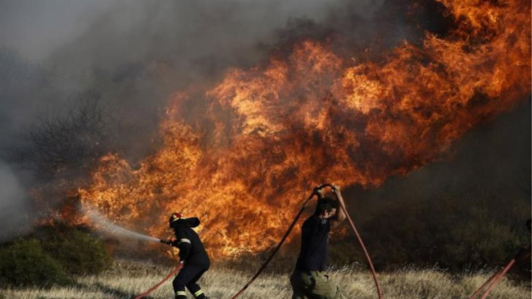 Κύπρος: Ανεξέλεγκτη η μεγάλη πυρκαγιά στη Λεμεσό – Εκκενώνονται οικισμοί
