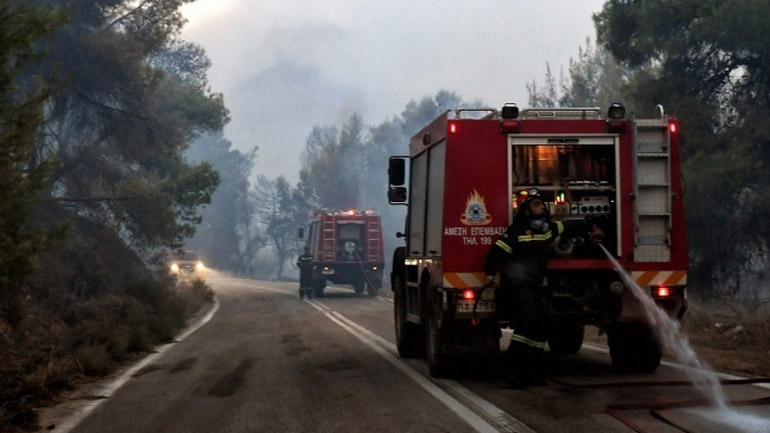 Σε εξέλιξη αλλά οριοθετημένη η φωτιά στη Νέα Απολλωνία Θεσσαλονίκης