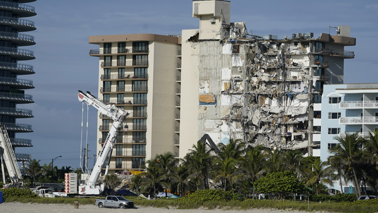 Κατάρρευση κτηρίου στη Φλόριντα: Στους 121 οι αγνοούμενοι