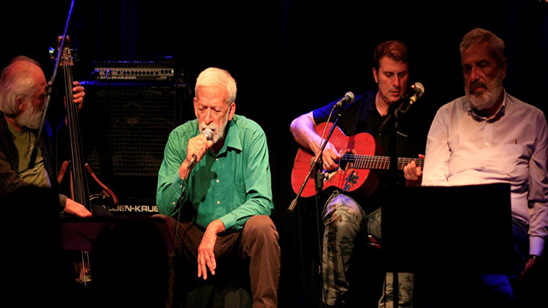 Οι Χειμερινοί Κολυμβητές στην Πλαζ Αρετσούς