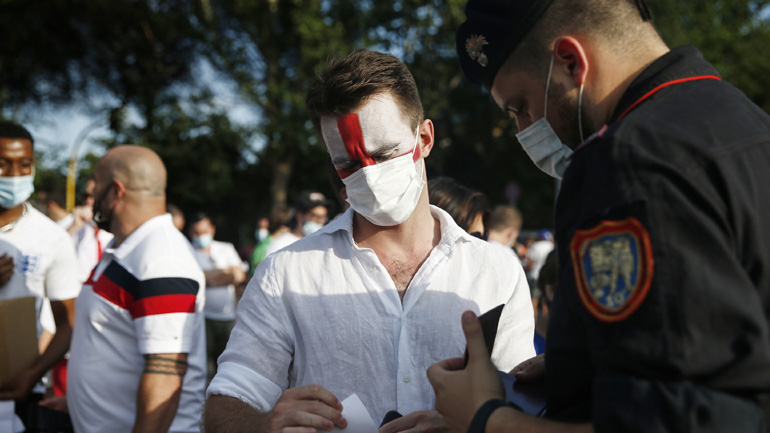 Euro 2020: Η ιταλική αστυνομία απαγόρευσε σε 52 φιλάθλους να δουν Ουκρανία-Αγγλία λόγω των κανόνων Covid-19