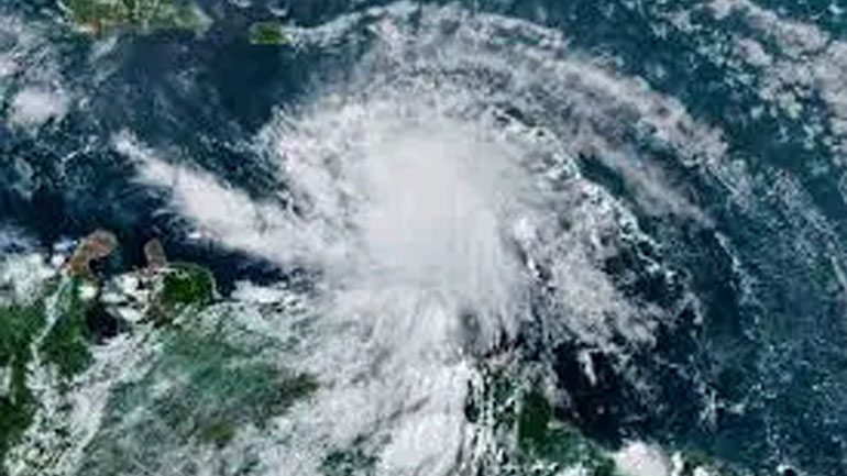 Ο κυκλώνας Έλσα, υποβαθμισμένος σε τροπική καταιγίδα, πλησιάζει την Αϊτή